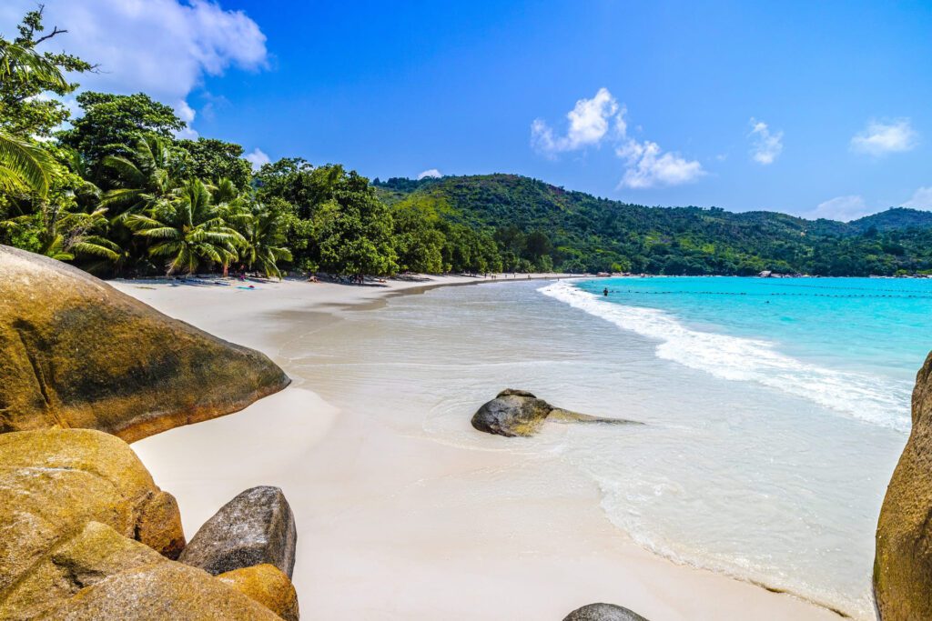 Playa tropical de Seychelles – vacaciones Dubái y Seychelles