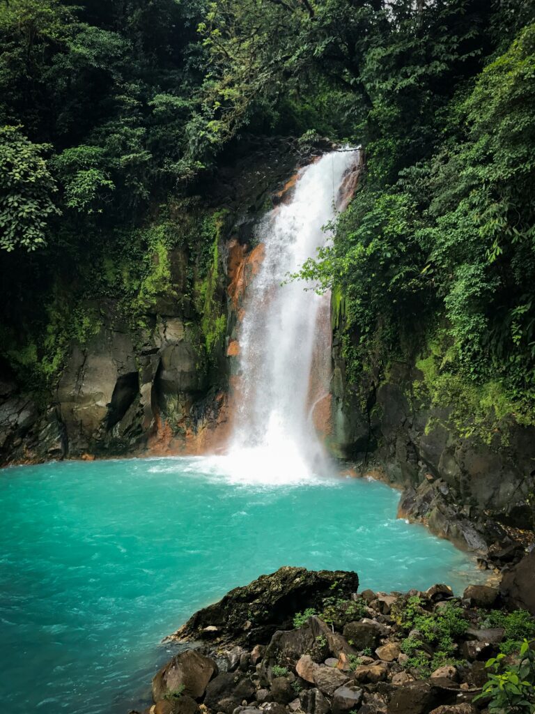 Rio Celeste Hideaway Hotel, Guatuso, Costa Rica. Foto de Marcelo Villalobos en Unsplash
